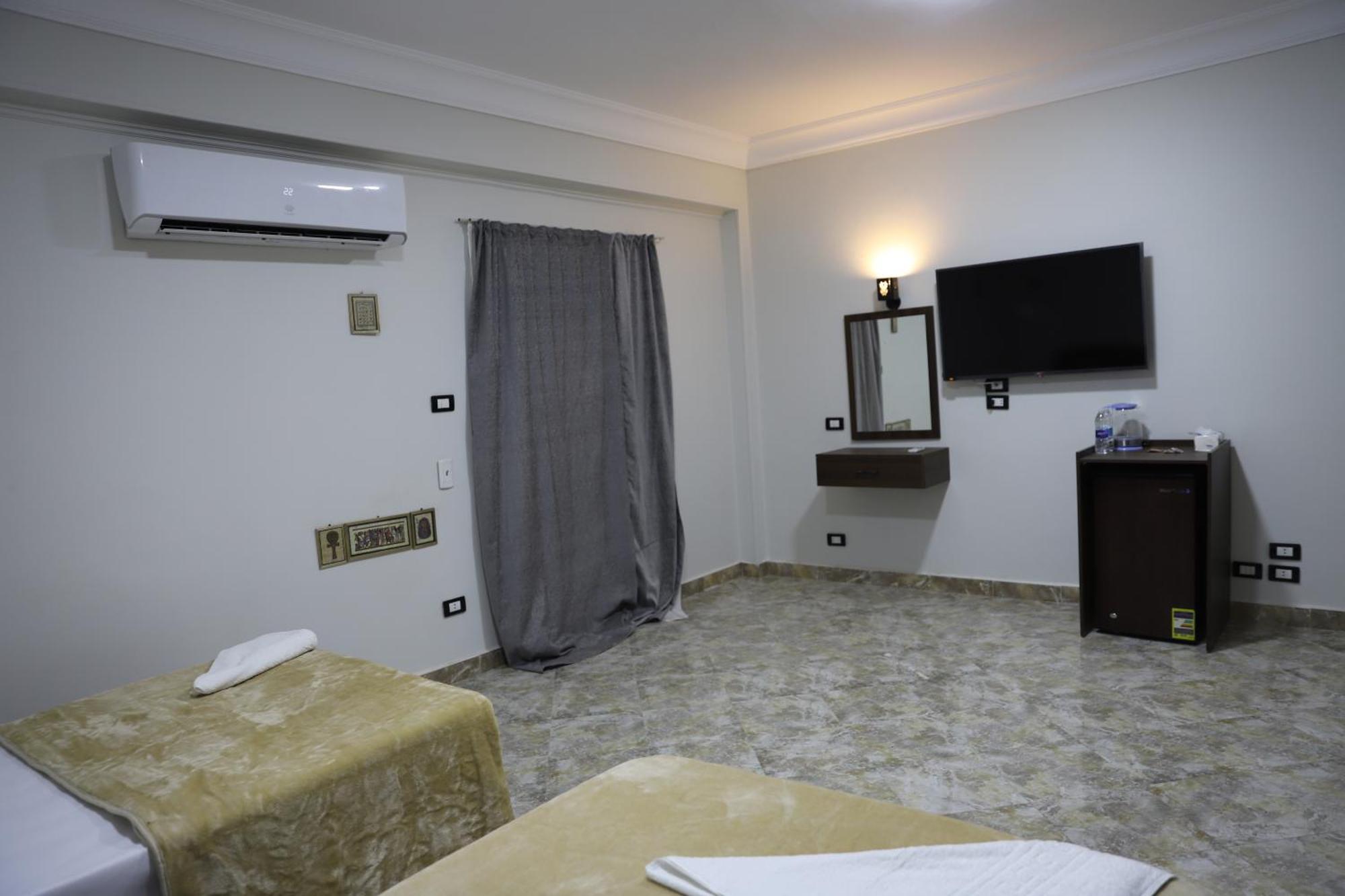 King Khufu Pyramids View Hotel Kafret el-Gabal Pokoj fotografie